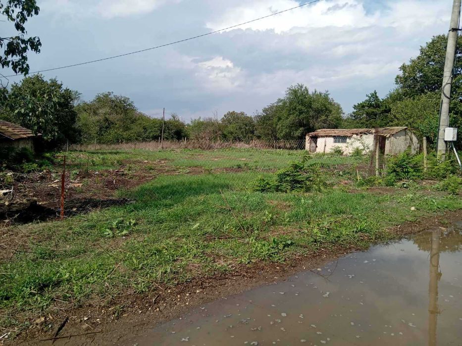 Продавам парцел в гр. Шабла в регулация равен ток вода с асфалтов път