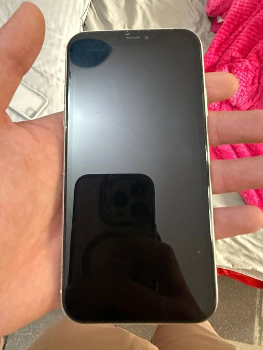 iPhone  11 128г коробки нет