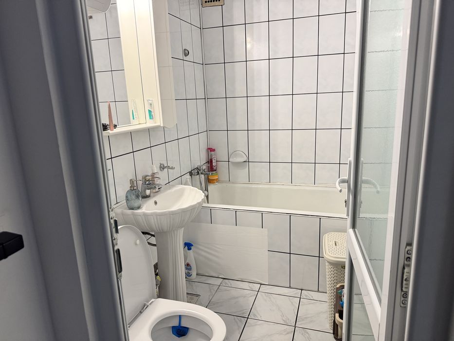 Apartament de închiriat.