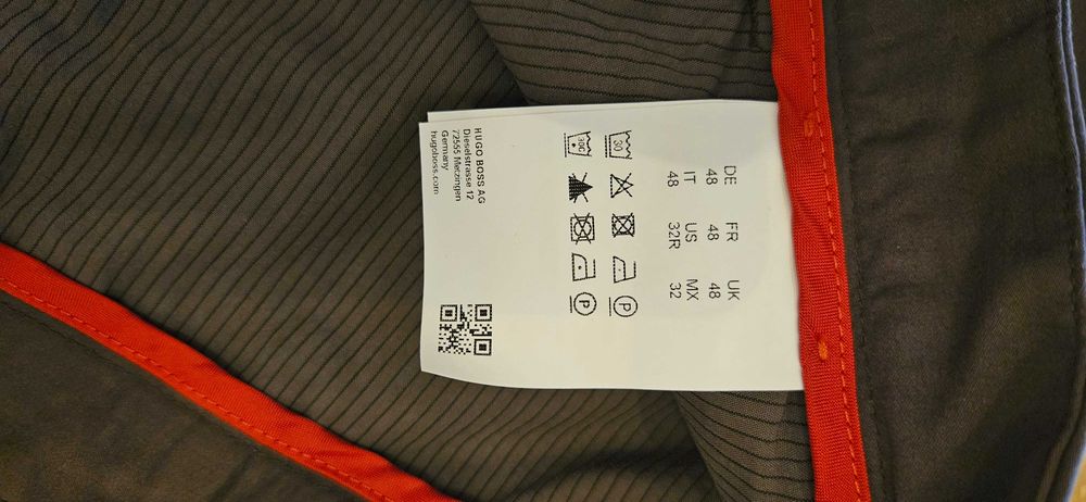 Pantaloni Hugo Boss - masura 48 / 32
