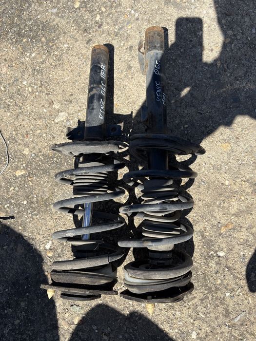 Renault Scenic 1.9dci 120кс 2006 година Предни Амортисьори с Пружини