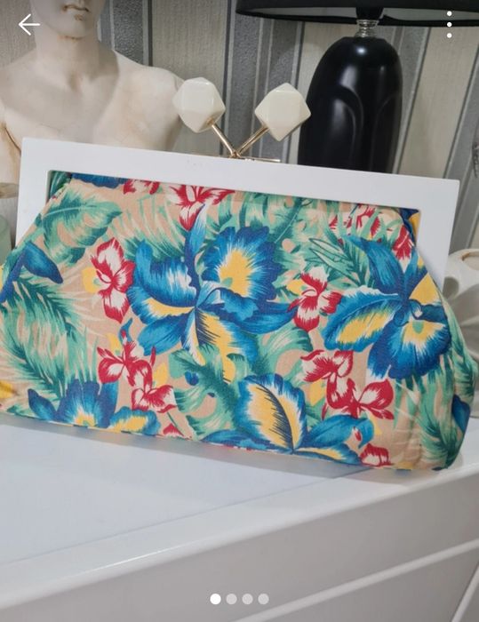 Plic elegant cu detalii frumoase