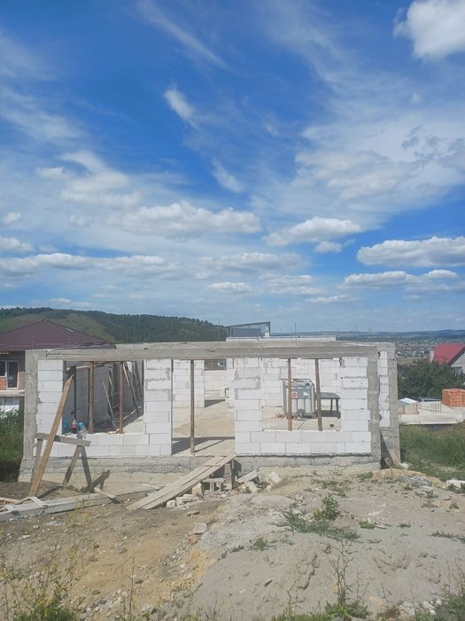 Executam acoperisuri si reparatii