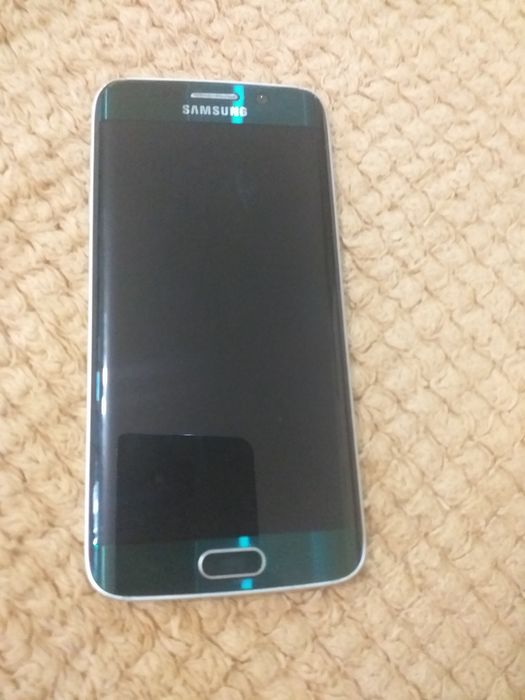 S6 edge cu spatele jupuit ,funcțional , se da de piese