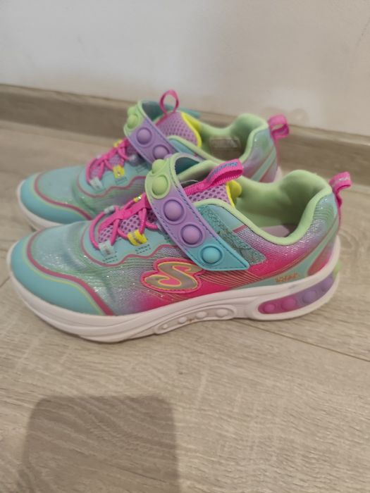 Adidași skechers măr. 33,5