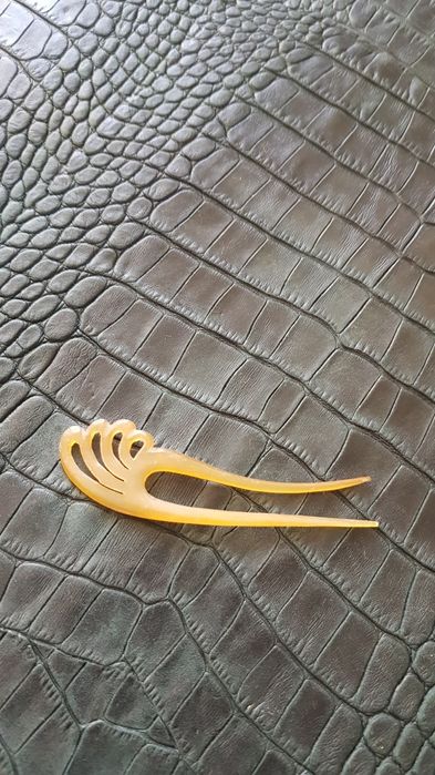 Продаеться винтажная заколка, гребешок