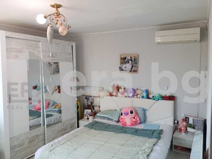 Едноетажна къща с басейн в кв."Рилци" гр. Добрич