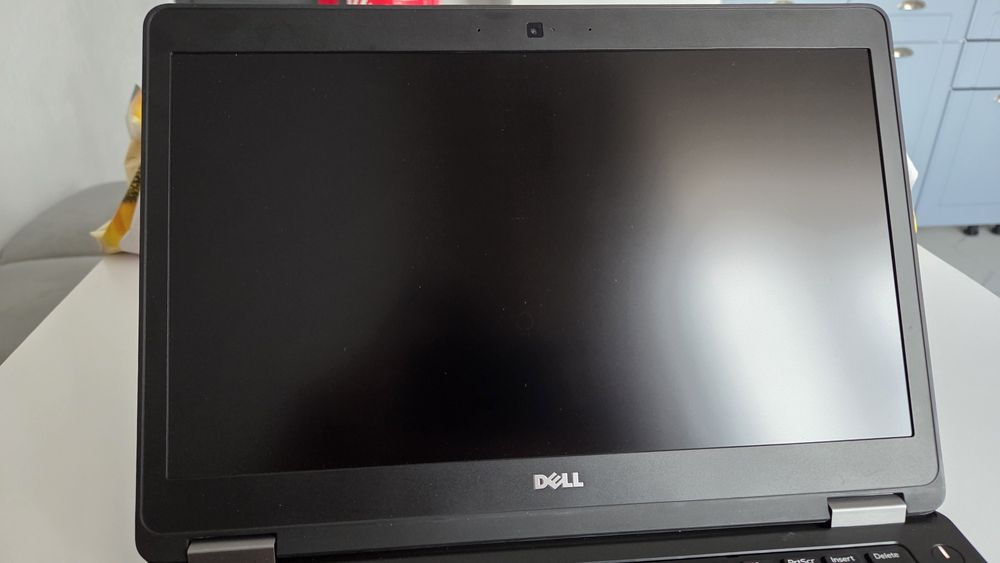 Laptop Dell Latitude E5470, cu ecran Full HD,Cpu i5 memorie 8gb DDR4, SSD M.2 256gb NVMe Tastatura iluminata și slot SIM pentru internet mobil