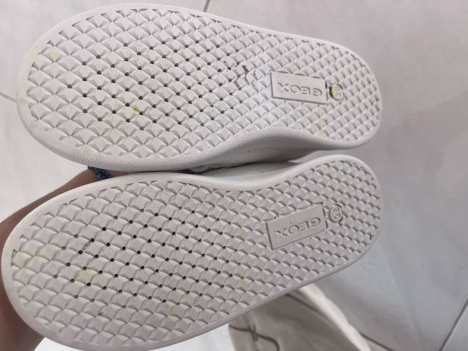 Маратонки     Geox