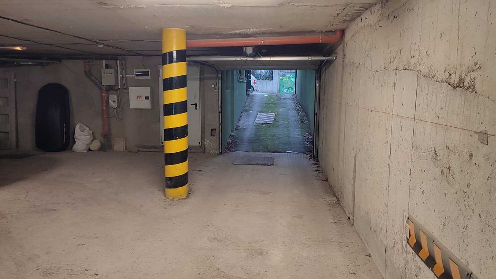 Собственик отдава под наем паркомясто в подземен паркинг в центъра на Варна