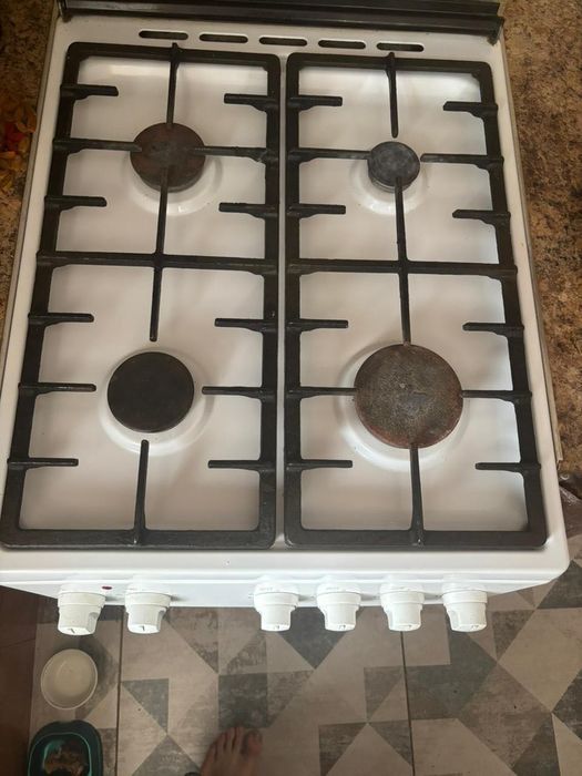 Продам газовую плиту