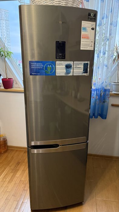 Холодильник Samsung