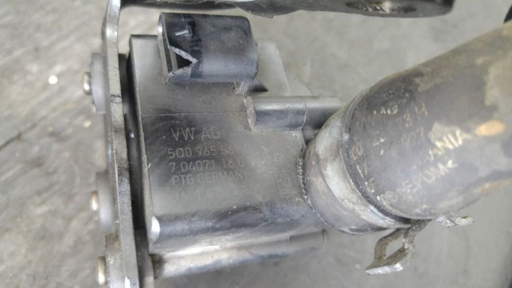Pompa recirculare apa 1.6 tdi vw golf 7 passat b7 audi a3 8v skoda octavia  5q0965561b