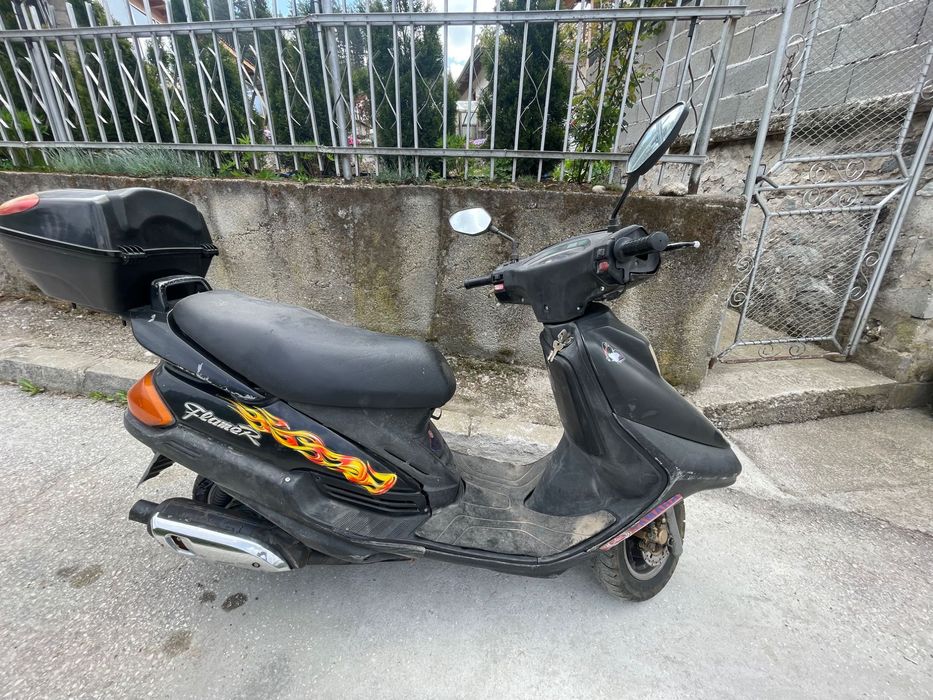 Стари скутери палят и вървят