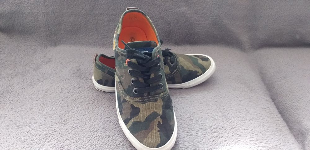 Vând bascheti +teniși Tom Tailer 37