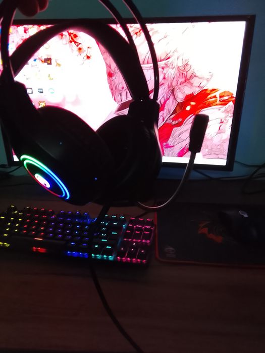 Vând calculator gaming cu monitor,căști,tastatura,mouse (negociabil)