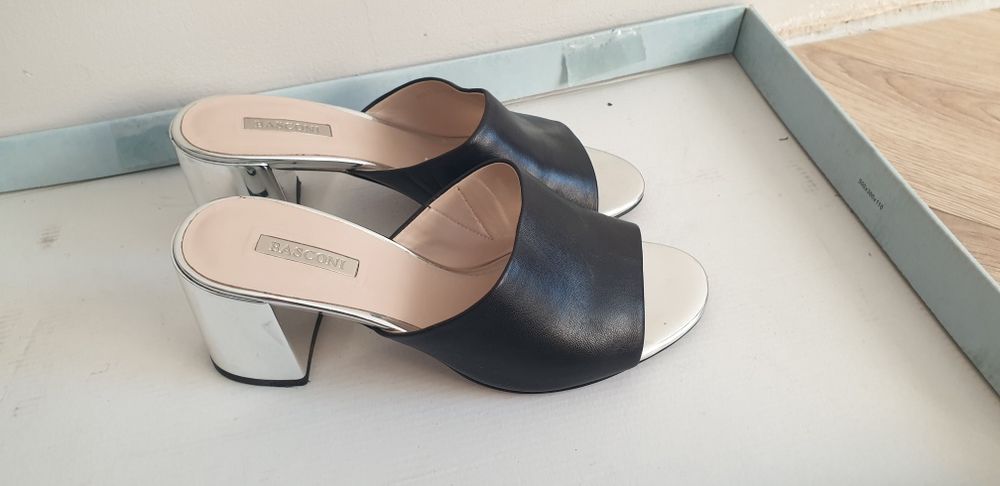 Босоножки кожаные баскони