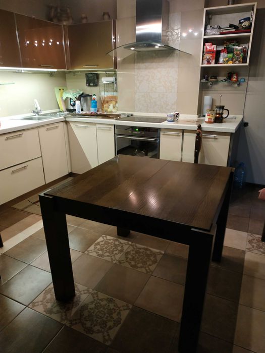 Продам стол, массив дуба.