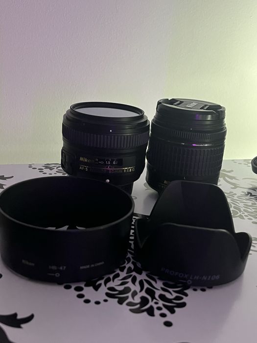 Nikon D5600 + 2 obiective + accesorii - ca nou