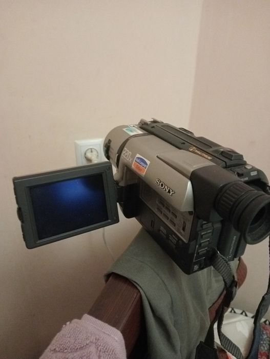 Видео камера сотилади.