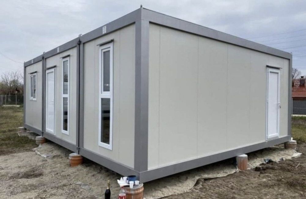 Vand containere modulare pe structura metalica si panou sendwis