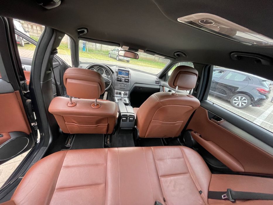 Se oferă spre vânzare / schimb Mercedes-Benz C220 pre-facelift