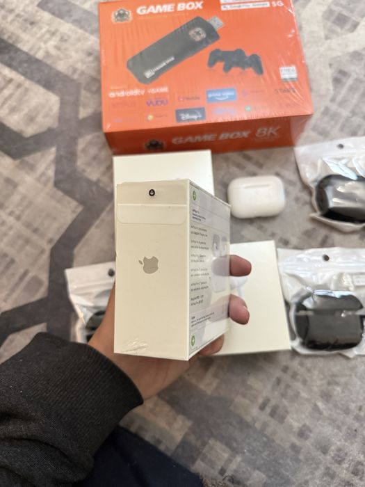 Продам срочно!!! Айрподс 2про и приставка!