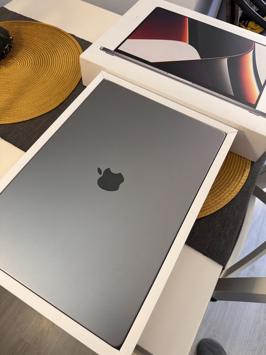 macbook pro m1 max - Laptopuri oferte online | OLX.ro