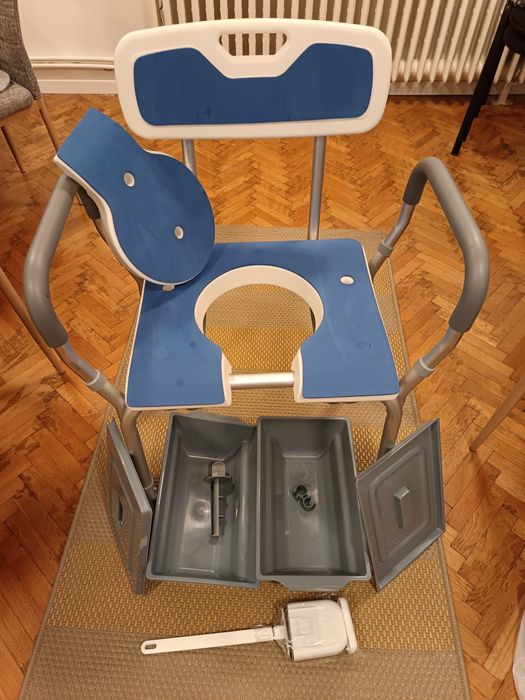 Vând scaun cu WC de camera Nou