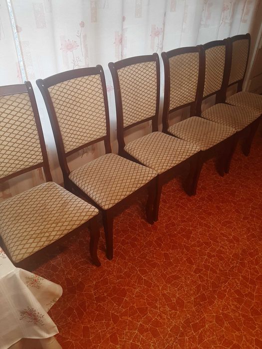 Продам комплект стульев