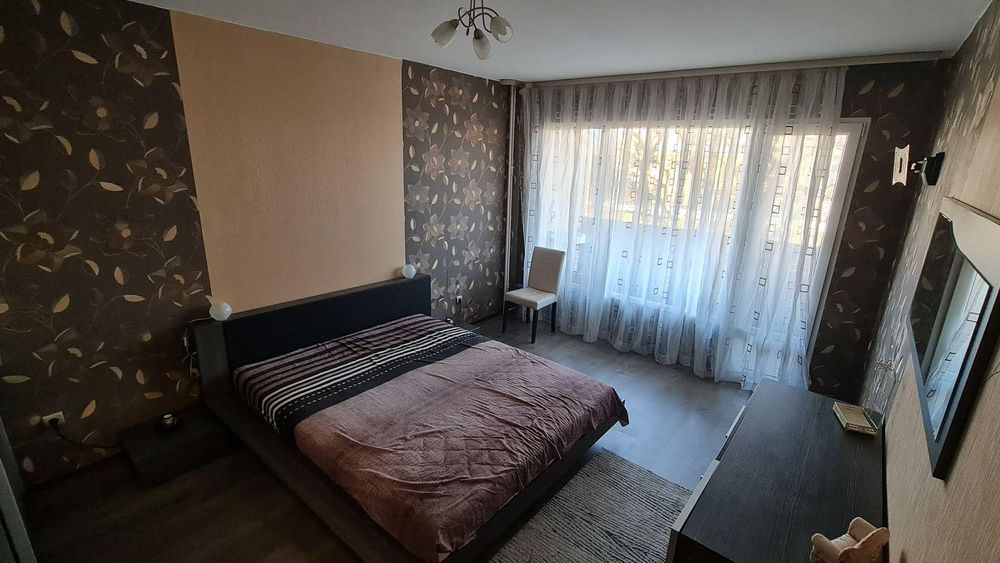 Тристаен апартамент в ж.к. Дружба 2 .