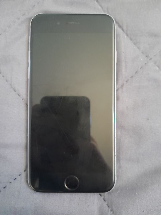 Vând iPhone 6s Alb