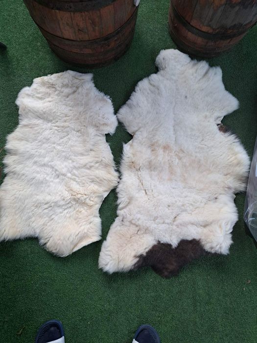 Обработени агнешки кожи