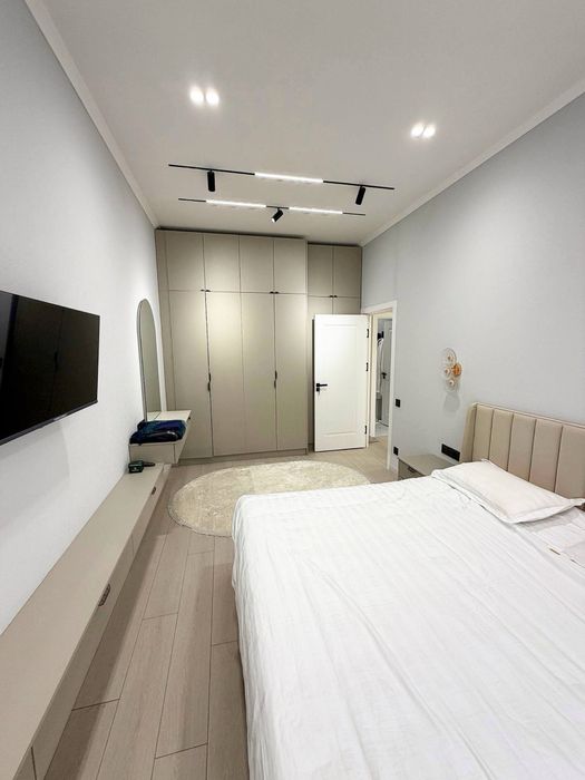 Продается 2 комнатная ЖК ROYAL HOUSE/ 3 окна/ 47м2+балкон