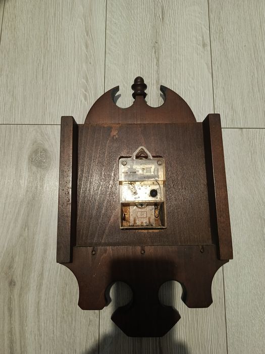 Продам часы янтарь