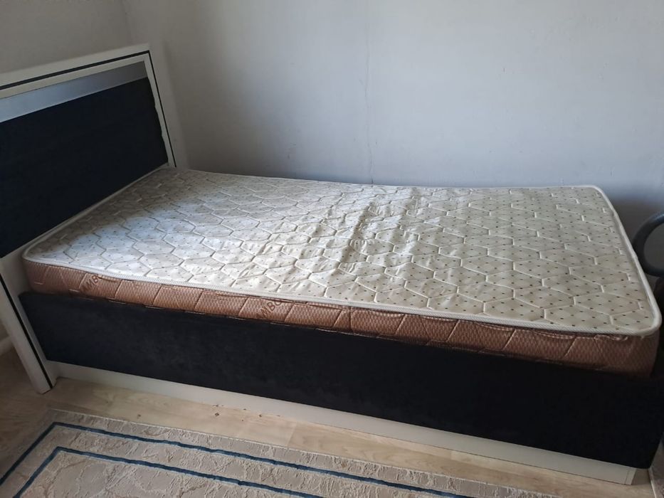 Два кровать хорошим состояний