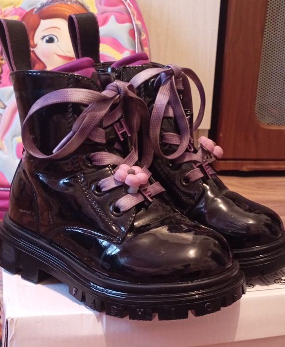 Продам детские ботинки