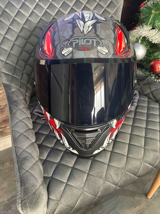 Каска за пистов мотор