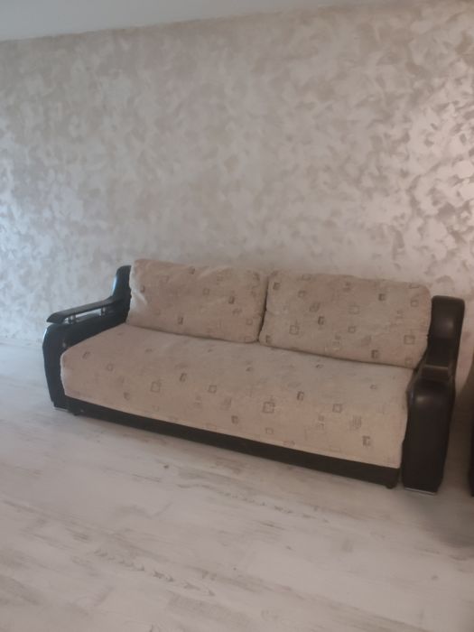 Canapea extensibila și fotoliu