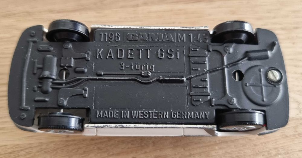 Se vinde machetă Opel kadett Gama model