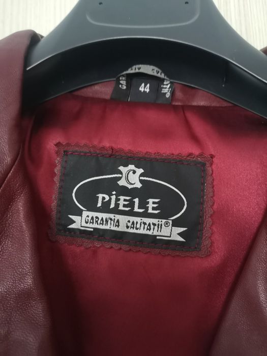 Vând geaca de piele rosu vișiniu