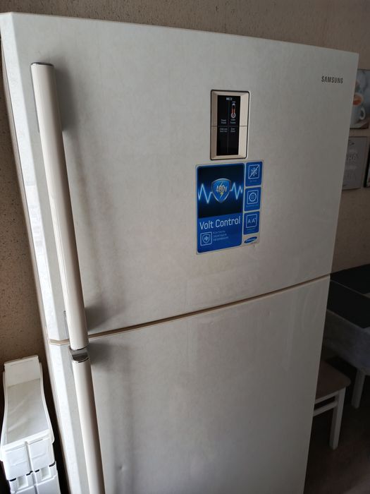 Холодильник Samsung