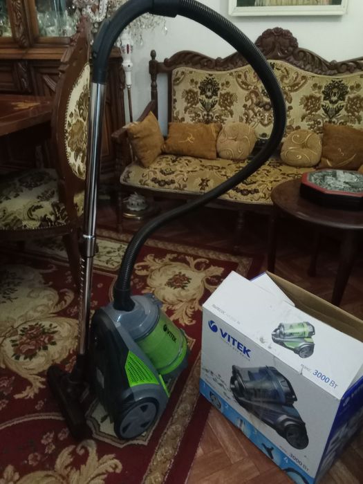Продам пылесос vitek/vt-2212 BK