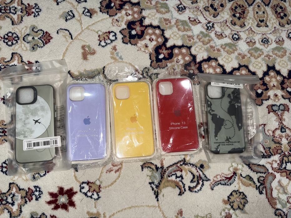 Продам чехлы на Iphone 13