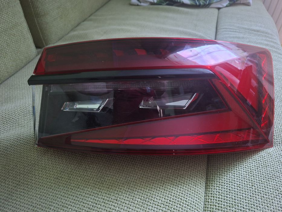 Stop  dreapta Skoda  Superb facelift