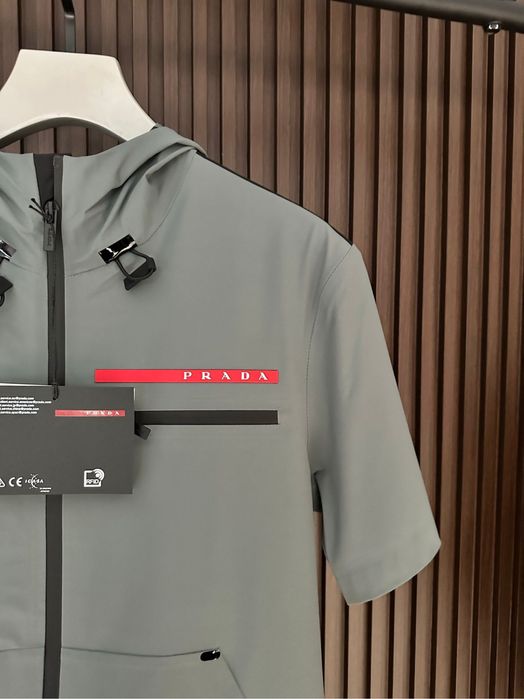 Bluza Prada , calitate premium , pe comanda , noua , XL