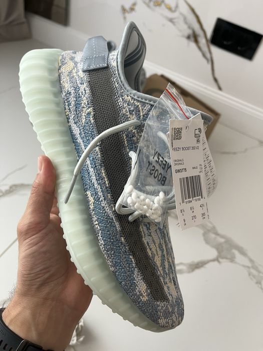 Adidas yeezy nr 42 2/3 noi in cutie