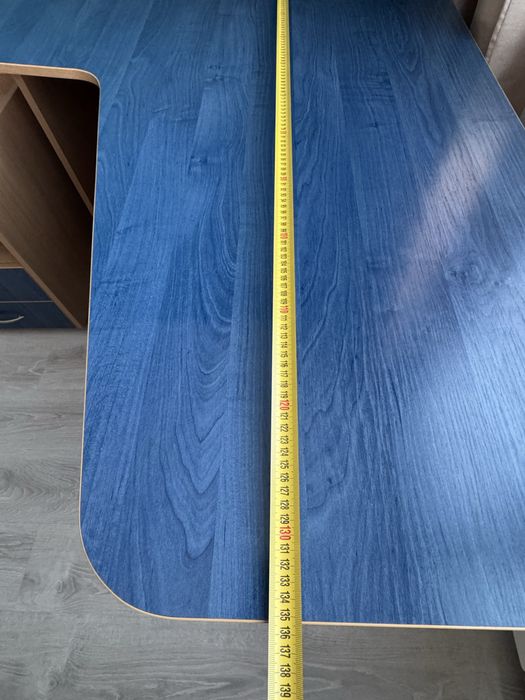 Бюро и контейнер