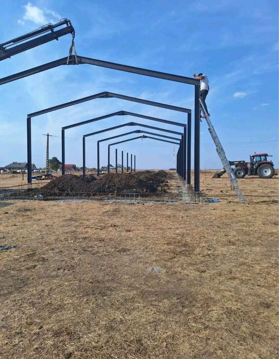 Vând structură metalică 10x20x4 ( 200 mp ) pret 2800 euro