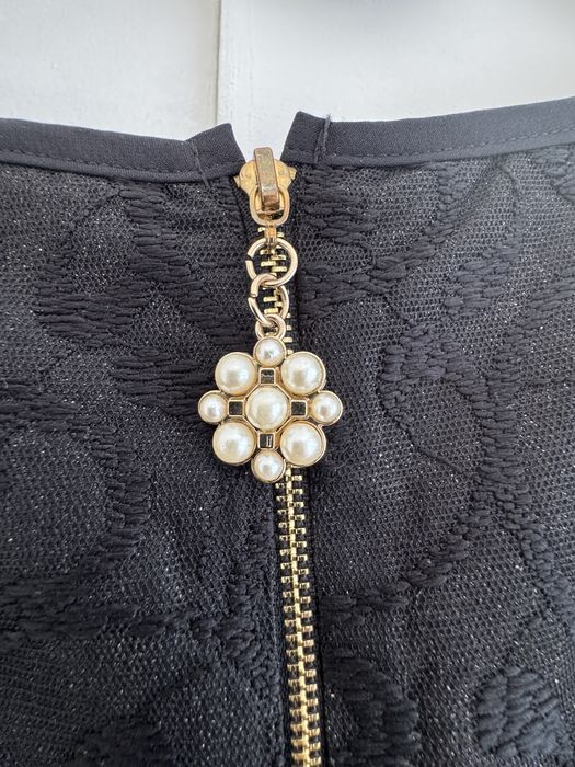 Къса черна рокля